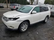 ✅ 2013 Toyota Highlander SE • VIN: 5TDZK3EHXDS128184 • Лот: 82076025. Опубликован ранее на Copart с пробегом 117 227 миль. Бесплатный доступ к архиву аукционных продаж из США и подробный отчёт об истории автомобиля на DreamBid. Изображение 1.