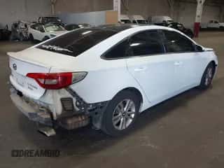 2017 Hyundai Sonata SE с VIN 5NPE24AF5HH439977, выставлен на аукционе IAAI как лот 43055610 с пробегом 198 520 миль миль и . История ставок и продаж доступна на DreamBid. Изображение 4.