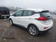 ✅ 2018 Chevrolet Bolt EV LT • VIN: 1G1FW6S00J4138293 • Lot: 41996487. Wystawiony na IAAI z przebiegiem 72 423 mil. Bezpłatny archiwum sprzedaży aukcyjnych z USA i szczegółowy raport historii pojazdu na DreamBid. Zdjęcie 3.