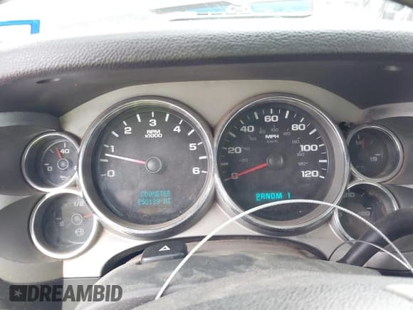 ✅ 2007 Chevrolet Silverado 2500HD 1LT • VIN: 1GCHC23K67F523209 • Lot: 41925957. Wystawiony na IAAI z przebiegiem 250 138 mil. Bezpłatny archiwum sprzedaży aukcyjnych z USA i szczegółowy raport historii pojazdu na DreamBid. Zdjęcie 7.