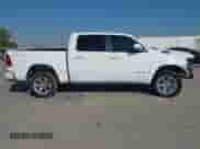 2021 Ram 1500 Lone Star z VIN 1C6SRFFT2MN587479, wystawiony jako IAAI lot #43372680 z przebiegiem 82 917 mil mil oraz . Historia ofert i sprzedaży dostępna na DreamBid. Obrazek 14.