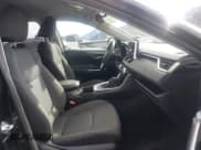 ✅ 2023 Toyota RAV4 XLE • VIN: 2T3W1RFVXPW286539 • Lot: 43715886. Wystawiony na IAAI z przebiegiem 51 487 mil. Bezpłatny archiwum sprzedaży aukcyjnych z USA i szczegółowy raport historii pojazdu na DreamBid. Zdjęcie 5.