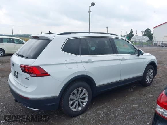 ✅ 2018 Volkswagen Tiguan SEL • VIN: 3VV2B7AX4JM119600 • Lot: 42460095. Wystawiony na IAAI z przebiegiem 126 617 mil. Bezpłatny archiwum sprzedaży aukcyjnych z USA i szczegółowy raport historii pojazdu na DreamBid. Zdjęcie 13.