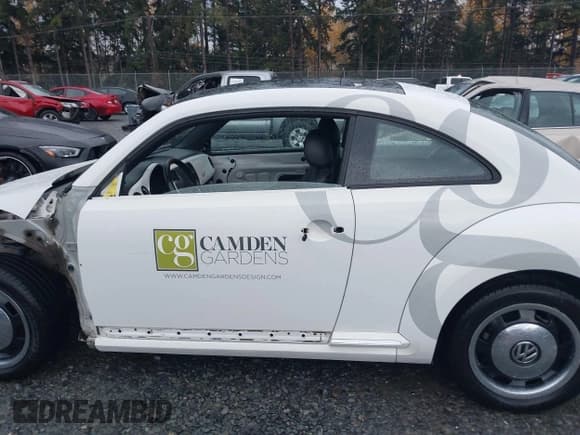 ✅ 2013 Volkswagen Beetle 2.5L • VIN: 3VWJP7AT7DM619969 • Lot: 43594617. Listed on IAAI with 10,181 mi. Free auction sales archive from the USA and detailed vehicle history report at DreamBid. Image 15.
