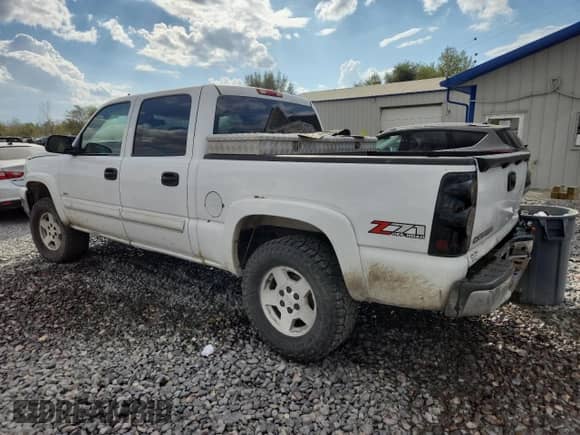 2007 Chevrolet Silverado 1500 LT1 with VIN 2GCEK13Z671182432, listed as a Copart auction lot 85371375 with 227,912 mi miles and Salvage title. Bid and sale history available at DreamBid. Image 2.