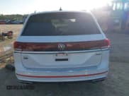 ✅ 2024 Volkswagen Atlas SEL Premium R-Line • VIN: 1V2FR2CAXRC584837 • Lot: 43384938. Wystawiony na IAAI z przebiegiem 24 914 mil. Bezpłatny archiwum sprzedaży aukcyjnych z USA i szczegółowy raport historii pojazdu na DreamBid. Zdjęcie 16.