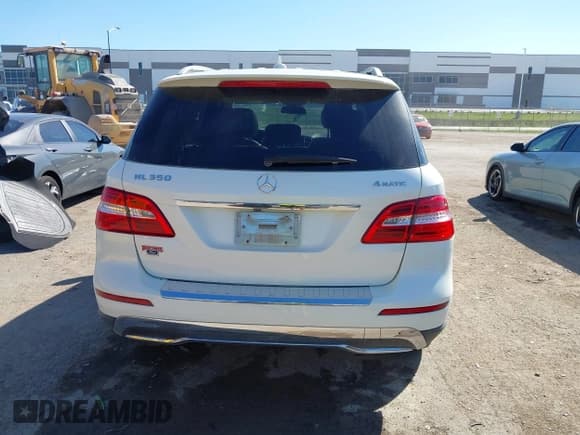 ✅ 2012 Mercedes-Benz M 350 • VIN: 4JGDA5HBXCA031140 • Lot: 43424940. Listed on IAAI with 170,602 mi. Free auction sales archive from the USA and detailed vehicle history report at DreamBid. Image 16.