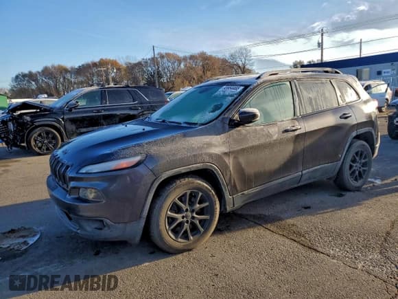 ✅ 2017 Jeep Cherokee Latitude • VIN: 1C4PJLCB8HW607444 • Lot: 93954465. Wystawiony na Copart z przebiegiem 90 834 mil. Bezpłatny archiwum sprzedaży aukcyjnych z USA i szczegółowy raport historii pojazdu na DreamBid. Zdjęcie 1.