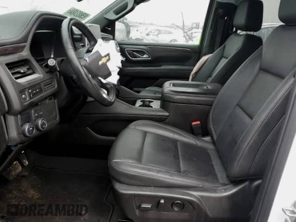 2024 Chevrolet Suburban LT z VIN 1GNSCCKD5RR271685, wystawiony jako Copart lot #85882484 z przebiegiem Nie podano mil oraz Szkoda całkowita • Salvage title. Historia ofert i sprzedaży dostępna na DreamBid. Obrazek 7.