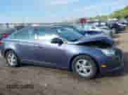 2013 Chevrolet Cruze 1LT z VIN 1G1PC5SB1D7232128, wystawiony jako IAAI lot #40415492 z przebiegiem 159 418 mil mil oraz . Historia ofert i sprzedaży dostępna na DreamBid. Obrazek 13.