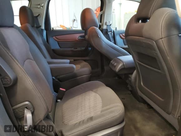 ✅ 2017 Chevrolet Traverse LT • VIN: 1GNKRGKD7HJ151356 • Lot: 71622464. Wystawiony na Copart z przebiegiem 103 073 mil. Bezpłatny archiwum sprzedaży aukcyjnych z USA i szczegółowy raport historii pojazdu na DreamBid. Zdjęcie 11.