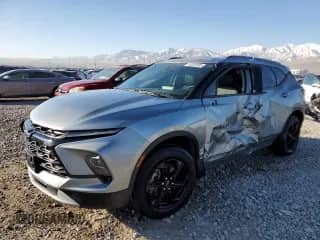 2024 Chevrolet Blazer LT z VIN 3GNKBJR4XRS197920, wystawiony jako Copart lot #43020995 z przebiegiem 19 581 mil mil oraz Szkoda całkowita • Salvage title. Historia ofert i sprzedaży dostępna na DreamBid. Obrazek 1.