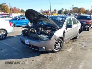 ✅ 2011 Ford Focus SE • VIN: 1FAHP3FN8BW199999 • Lot: 43638279. Wystawiony na IAAI z przebiegiem 227 645 mil. Bezpłatny archiwum sprzedaży aukcyjnych z USA i szczegółowy raport historii pojazdu na DreamBid. Zdjęcie 2.