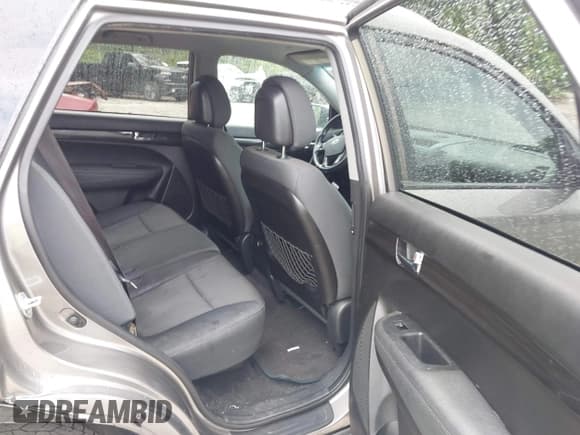 ✅ 2013 Kia Sorento LX • VIN: 5XYKT3A68DG386493 • Lot: 42102477. Listed on IAAI with 196,351 mi. Free auction sales archive from the USA and detailed vehicle history report at DreamBid. Image 8.