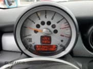 ✅ 2010 MINI Hardtop S • VIN: WMWMF7C53ATZ72754 • Лот: 83887425. Опубликован ранее на Copart с пробегом 45 760 миль. Бесплатный доступ к архиву аукционных продаж из США и подробный отчёт об истории автомобиля на DreamBid. Изображение 9.