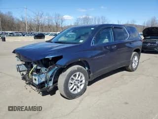 ✅ 2022 Chevrolet Traverse LS • VIN: 1GNEVFKW8NJ193745 • Lot: 50677525. Wystawiony na Copart z przebiegiem 41 041 mil. Bezpłatny archiwum sprzedaży aukcyjnych z USA i szczegółowy raport historii pojazdu na DreamBid. Zdjęcie 1.