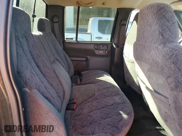 ✅ 2002 Chevrolet S-10 LS • VIN: 1GCDT13W52K115327 • Лот: 74267694. Опубликован ранее на Copart с пробегом 216 742 миль. Бесплатный доступ к архиву аукционных продаж из США и подробный отчёт об истории автомобиля на DreamBid. Изображение 10.