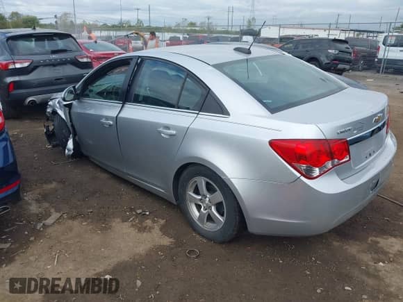 2015 Chevrolet Cruze LT z VIN 1G1PC5SB1F7172502, wystawiony jako IAAI lot #43353575 z przebiegiem 151 816 mil mil oraz . Historia ofert i sprzedaży dostępna na DreamBid. Obrazek 3.