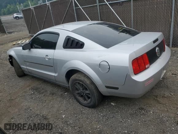✅ 2005 Ford Mustang Deluxe • VIN: 1ZVFT80N555245007 • Lot: 60809225. Listed on Copart with Not provided. Free auction sales archive from the USA and detailed vehicle history report at DreamBid. Image 2.