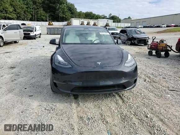✅ 2024 Tesla Model Y • VIN: 7SAYGDED6RF108979 • Lot: 84653485. Wystawiony na Copart z przebiegiem 9 361 mil. Bezpłatny archiwum sprzedaży aukcyjnych z USA i szczegółowy raport historii pojazdu na DreamBid. Zdjęcie 13.