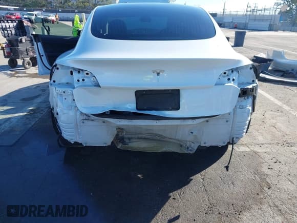 ✅ 2020 Tesla Model 3 Standard Range Plus • VIN: 5YJ3E1EA0LF476809 • Лот: 43784856. Опубликован ранее на IAAI с пробегом 64 366 миль. Бесплатный доступ к архиву аукционных продаж из США и подробный отчёт об истории автомобиля на DreamBid. Изображение 6.