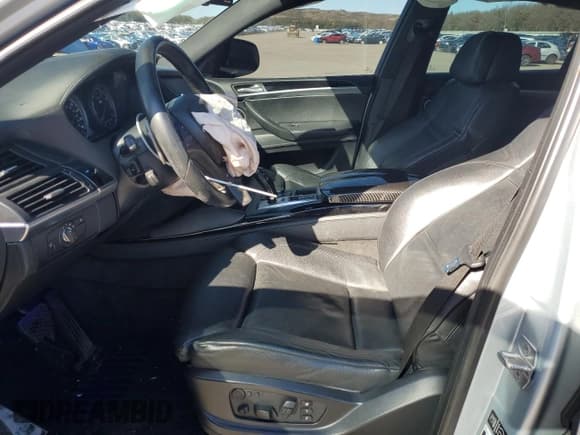 ✅ 2014 BMW X6 M • VIN: 5YMGZ0C59E0C40368 • Lot: 82519175. Wystawiony na Copart z przebiegiem 146 407 mil. Bezpłatny archiwum sprzedaży aukcyjnych z USA i szczegółowy raport historii pojazdu na DreamBid. Zdjęcie 7.