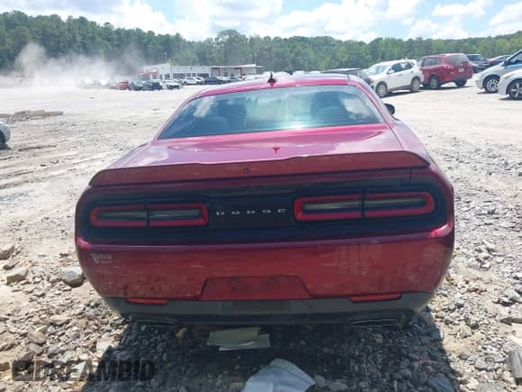 2018 Dodge Challenger R/T z VIN 2C3CDZBT4JH183613, wystawiony jako IAAI lot #42736300 z przebiegiem 176 851 mil mil oraz . Historia ofert i sprzedaży dostępna na DreamBid. Obrazek 16.