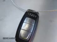 ✅ 2019 Audi e-tron Premium Plus • VIN: WA1LAAGE4KB009805 • Лот: 43199463. Опубликован ранее на IAAI с пробегом 55 882 миль. Бесплатный доступ к архиву аукционных продаж из США и подробный отчёт об истории автомобиля на DreamBid. Изображение 11.