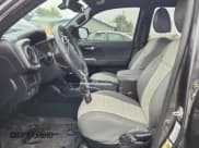 ✅ 2018 Toyota Tacoma TRD Off Road • VIN: 3TMCZ5AN3JM146093 • Лот: 85602295. Опубликован ранее на Copart с пробегом 157 984 миль. Бесплатный доступ к архиву аукционных продаж из США и подробный отчёт об истории автомобиля на DreamBid. Изображение 7.