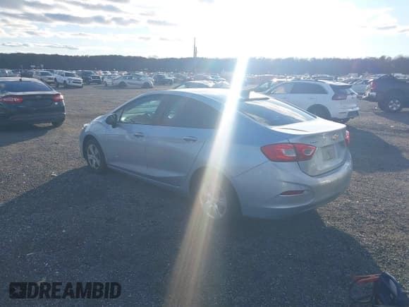 ✅ 2018 Chevrolet Cruze LS • VIN: 1G1BC5SM4J7146593 • Lot: 43677639. Listed on IAAI with 169,172 mi. Free auction sales archive from the USA and detailed vehicle history report at DreamBid. Image 3.