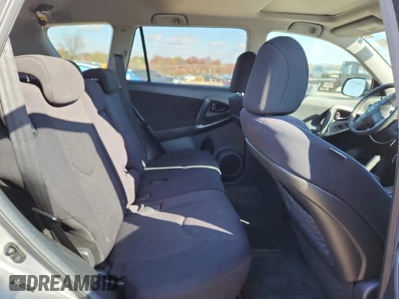 ✅ 2011 Toyota RAV4 Sport • VIN: 2T3RF4DV5BW135010 • Lot: 92544725. Listed on Copart with 164,252 mi. Free auction sales archive from the USA and detailed vehicle history report at DreamBid. Image 11.