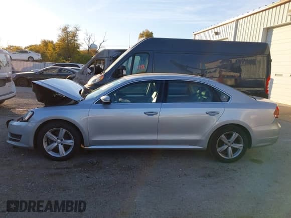 ✅ 2013 Volkswagen Passat SE • VIN: 1VWBH7A35DC005666 • Lot: 43631846. Listed on IAAI with 169,605 mi. Free auction sales archive from the USA and detailed vehicle history report at DreamBid. Image 14.