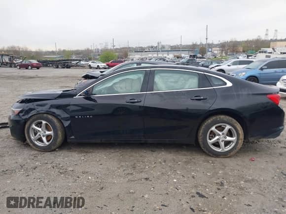 2018 Chevrolet Malibu LS z VIN 1G1ZC5ST3JF161064, wystawiony jako IAAI lot #42008987 z przebiegiem 72 911 mil mil oraz . Historia ofert i sprzedaży dostępna na DreamBid. Obrazek 13.