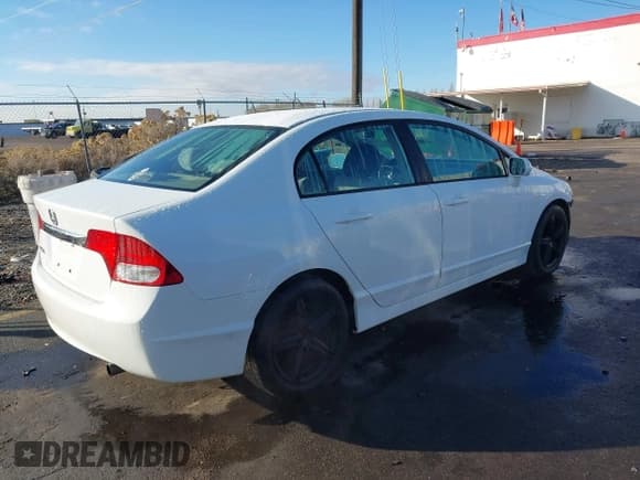 ✅ 2011 Honda Civic LX • VIN: 19XFA1F55BE038608 • Lot: 43757906. Listed on IAAI with 152,551 mi. Free auction sales archive from the USA and detailed vehicle history report at DreamBid. Image 4.