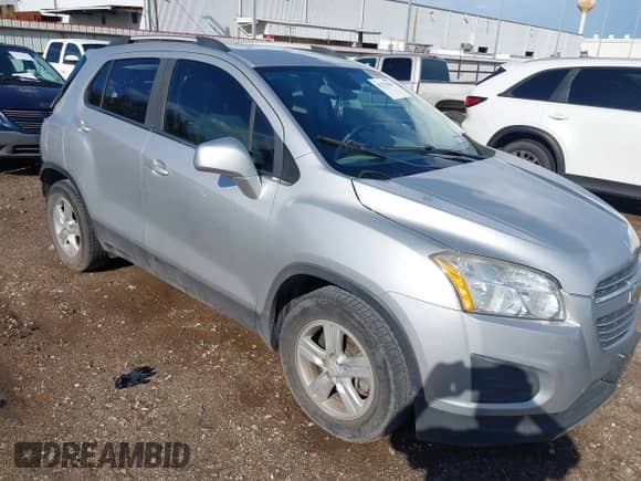 2016 Chevrolet Trax LT z VIN KL7CJLSB5GB761841, wystawiony jako IAAI lot #43273043 z przebiegiem 80 661 mil mil oraz . Historia ofert i sprzedaży dostępna na DreamBid. Obrazek 1.