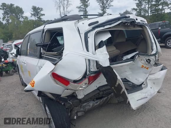 ✅ 2014 Toyota Sienna XLE • VIN: 5TDYK3DC7ES446430 • Lot: 43282138. Wystawiony na IAAI z przebiegiem 399 554 mil. Bezpłatny archiwum sprzedaży aukcyjnych z USA i szczegółowy raport historii pojazdu na DreamBid. Zdjęcie 3.