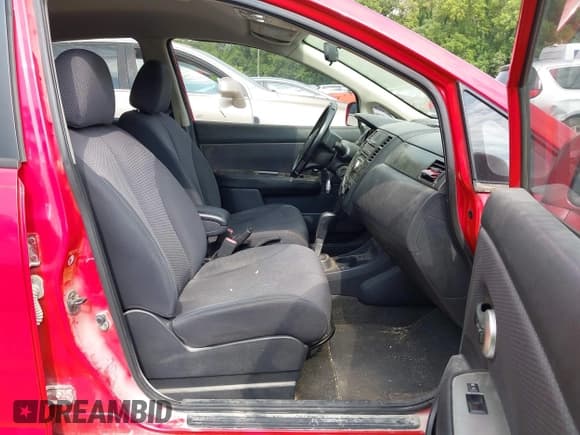 ✅ 2007 Nissan Versa SL • VIN: 3N1BC13E57L459568 • Lot: 42797615. Wystawiony na IAAI z przebiegiem 291 503 mil. Bezpłatny archiwum sprzedaży aukcyjnych z USA i szczegółowy raport historii pojazdu na DreamBid. Zdjęcie 5.