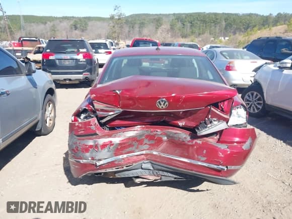 ✅ 2016 Volkswagen Passat S • VIN: 1VWAS7A3XGC054766 • Lot: 41686319. Wystawiony na IAAI z przebiegiem 154 492 mil. Bezpłatny archiwum sprzedaży aukcyjnych z USA i szczegółowy raport historii pojazdu na DreamBid. Zdjęcie 6.