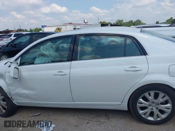 ✅ 2008 Toyota Avalon XL • VIN: 4T1BK36B98U292065 • Лот: 43054607. Опубликован ранее на IAAI с пробегом 128 834 миль. Бесплатный доступ к архиву аукционных продаж из США и подробный отчёт об истории автомобиля на DreamBid. Изображение 14.