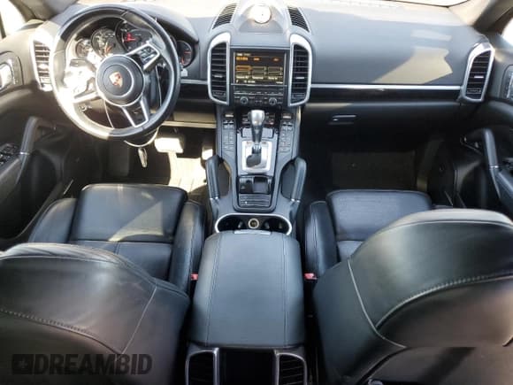 ✅ 2015 Porsche Cayenne Diesel • VIN: WP1AF2A2XFLA30711 • Lot: 85011025. Wystawiony na Copart z przebiegiem 115 197 mil. Bezpłatny archiwum sprzedaży aukcyjnych z USA i szczegółowy raport historii pojazdu na DreamBid. Zdjęcie 8.