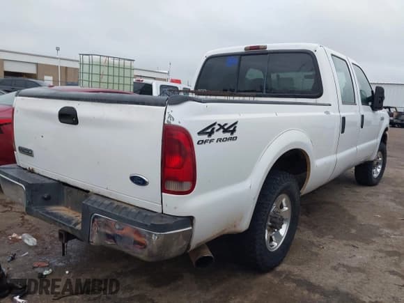 ✅ 2002 Ford F-350 XL • VIN: 1FTSW31F62EB93708 • Lot: 43071479. Wystawiony na IAAI z przebiegiem 313 824 mil. Bezpłatny archiwum sprzedaży aukcyjnych z USA i szczegółowy raport historii pojazdu na DreamBid. Zdjęcie 4.