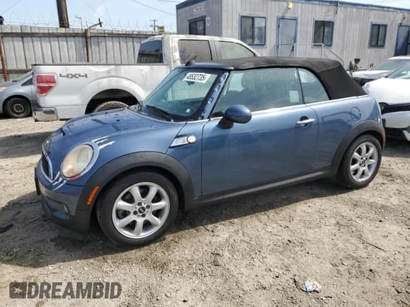 ✅ 2010 MINI Convertible S • VIN: WMWMS3C5XATY51076 • Lot: 48532735. Wystawiony na Copart z przebiegiem 104 901 mil. Bezpłatny archiwum sprzedaży aukcyjnych z USA i szczegółowy raport historii pojazdu na DreamBid. Zdjęcie 1.