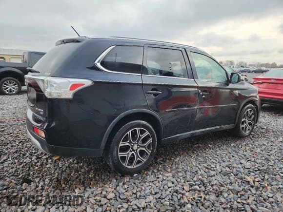 ✅ 2015 Mitsubishi Outlander GT • VIN: JA4JZ4AX6FZ001410 • Lot: 92593605. Listed on Copart with 110,846 mi. Free auction sales archive from the USA and detailed vehicle history report at DreamBid. Image 3.