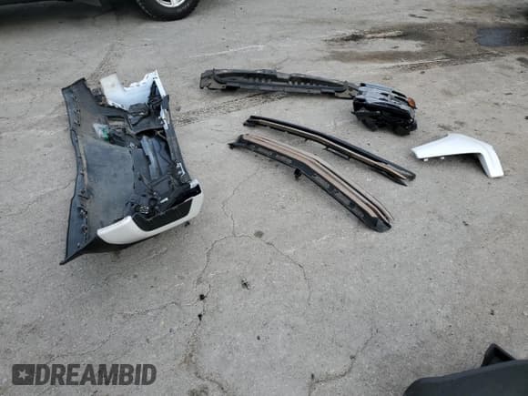 ✅ 2019 Chevrolet Silverado 1500 High Country • VIN: 1GCUYHED0KZ177117 • Лот: 86879205. Опубликован ранее на Copart с пробегом 77 179 миль. Бесплатный доступ к архиву аукционных продаж из США и подробный отчёт об истории автомобиля на DreamBid. Изображение 12.