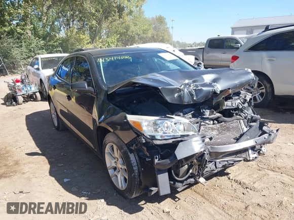 2015 Chevrolet Malibu LT z VIN 1G11C5SL6FF338694, wystawiony jako IAAI lot #43414226 z przebiegiem 107 248 mil mil oraz . Historia ofert i sprzedaży dostępna na DreamBid. Obrazek 1.