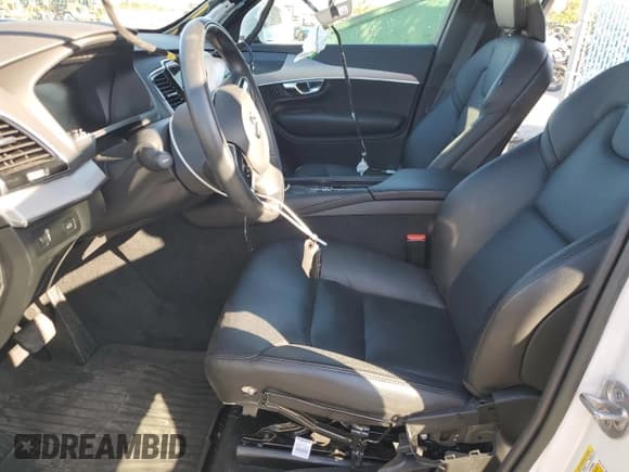 ✅ 2022 Volvo XC90 Momentum • VIN: YV4102CK3N1871325 • Lot: 46592915. Listed on Copart with 21,147 mi. Free auction sales archive from the USA and detailed vehicle history report at DreamBid. Image 7.