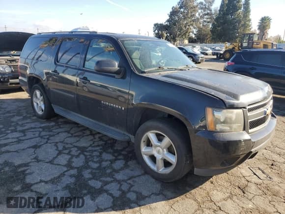 ✅ 2008 Chevrolet Suburban 3LT • VIN: 1GNFC16J28J188573 • Lot: 82475484. Wystawiony na Copart z przebiegiem 278 733 mil. Bezpłatny archiwum sprzedaży aukcyjnych z USA i szczegółowy raport historii pojazdu na DreamBid. Zdjęcie 4.