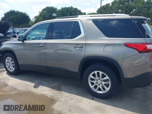 ✅ 2018 Chevrolet Traverse LT Cloth • VIN: 1GNERGKWXJJ266604 • Lot: 42862735. Wystawiony na IAAI z przebiegiem 21 815 mil. Bezpłatny archiwum sprzedaży aukcyjnych z USA i szczegółowy raport historii pojazdu na DreamBid. Zdjęcie 15.