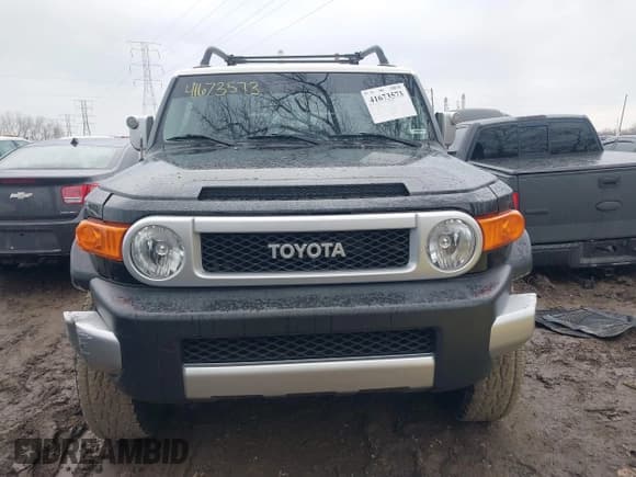 ✅ 2012 Toyota FJ Cruiser • VIN: JTEBU4BF8CK126763 • Lot: 41673573. Listed on IAAI with 116,650 mi. Free auction sales archive from the USA and detailed vehicle history report at DreamBid. Image 13.