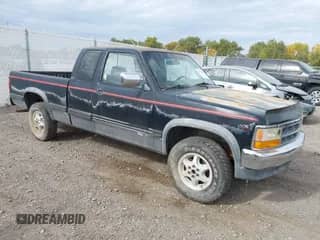 1994 Dodge Dakota z VIN 1B7GG23X9RS562415, wystawiony jako IAAI lot #43365648 z przebiegiem 157 671 mil mil oraz . Historia ofert i sprzedaży dostępna na DreamBid. Obrazek 1.